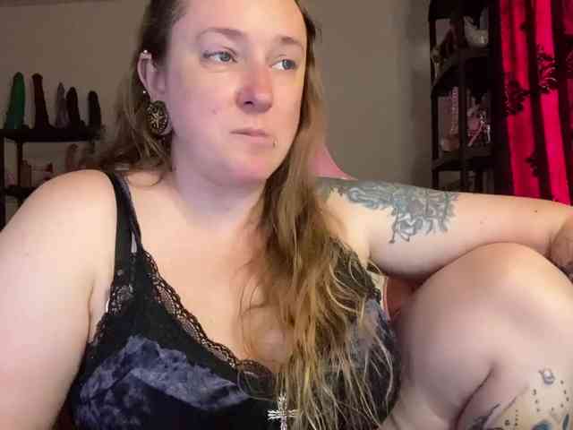NylonQueen webcam