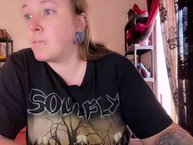 NylonQueen webcam