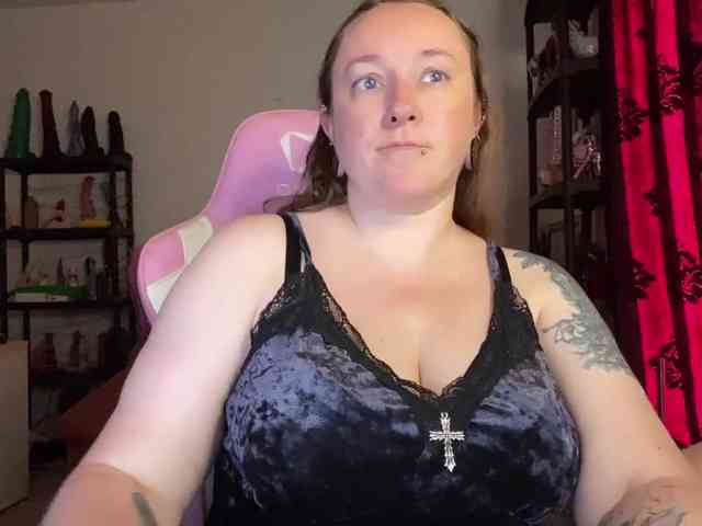 NylonQueen webcam