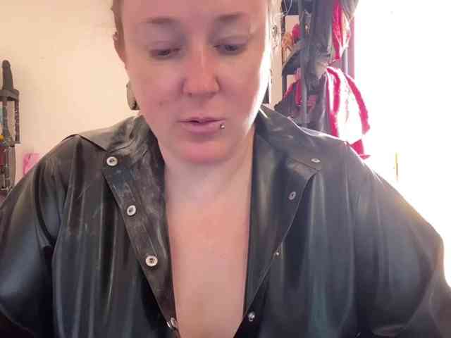 NylonQueen webcam