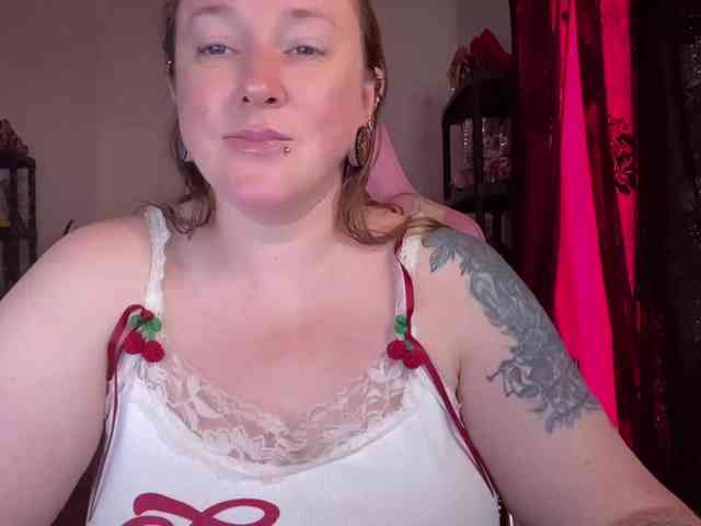 NylonQueen webcam