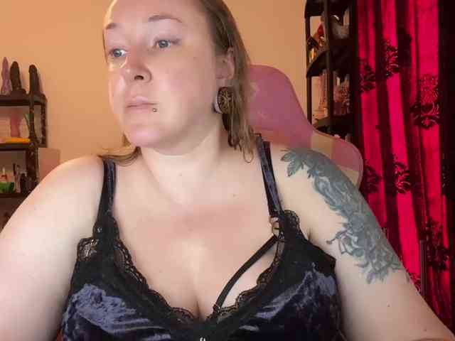 NylonQueen webcam