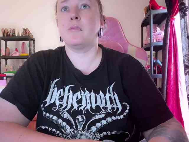NylonQueen webcam