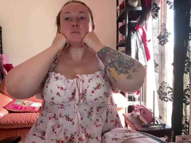 NylonQueen webcam