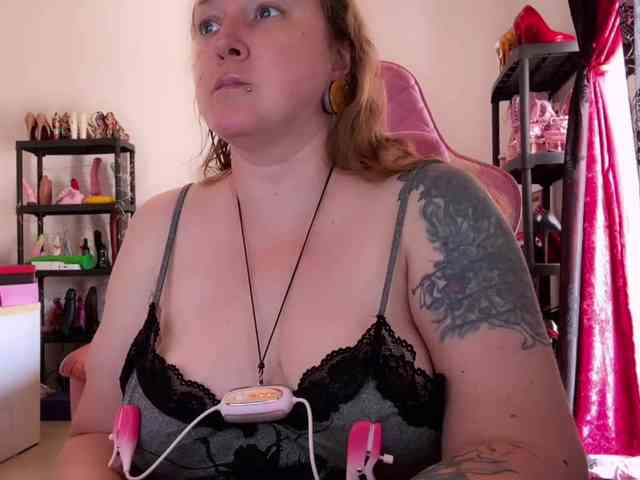 NylonQueen webcam