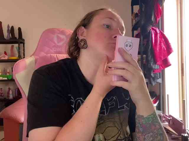 NylonQueen webcam