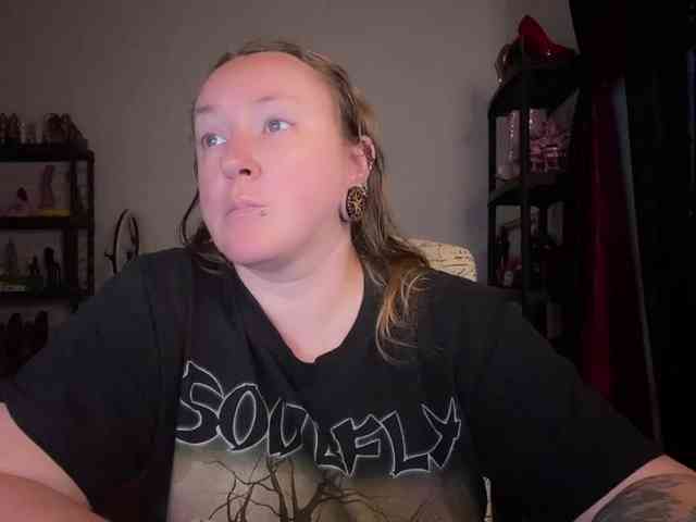 NylonQueen webcam