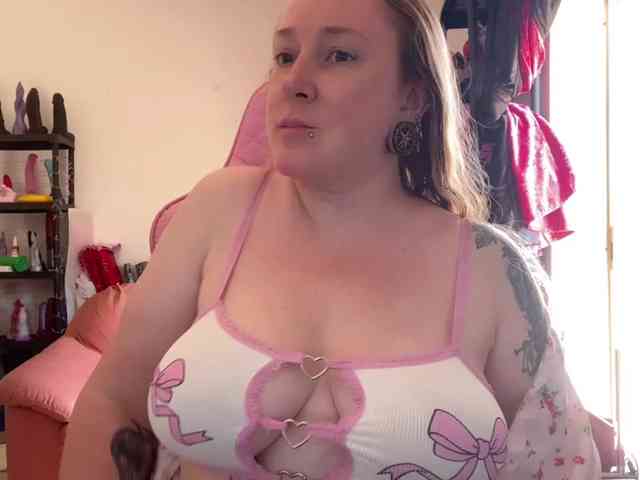 NylonQueen webcam