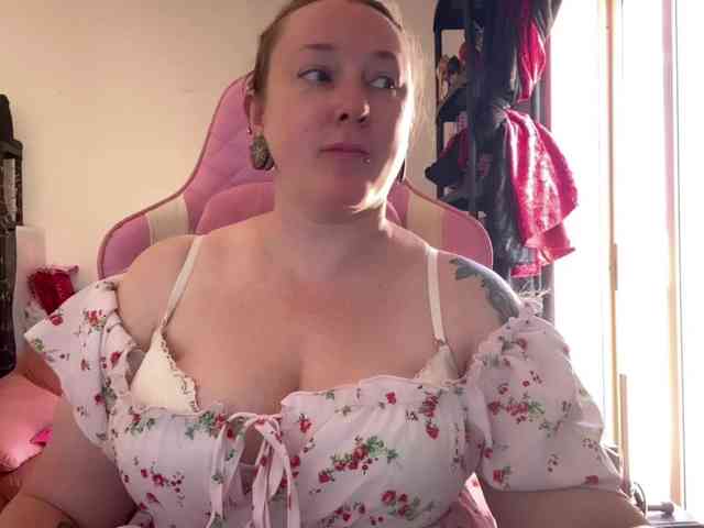 NylonQueen webcam