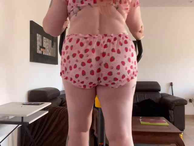 NylonQueen webcam