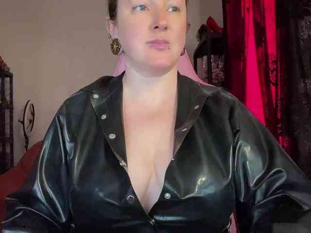 NylonQueen webcam
