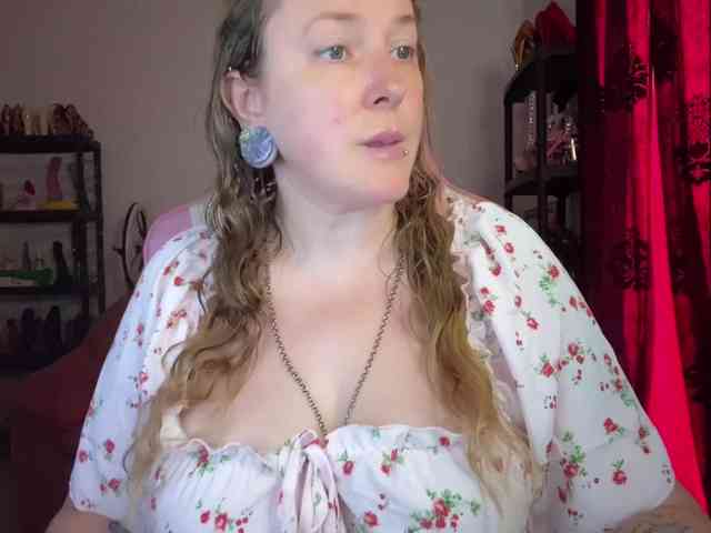 NylonQueen webcam