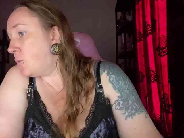 NylonQueen webcam