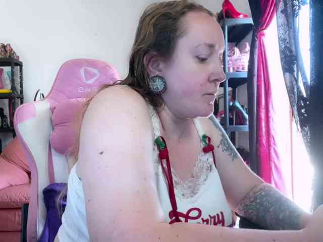 NylonQueen webcam