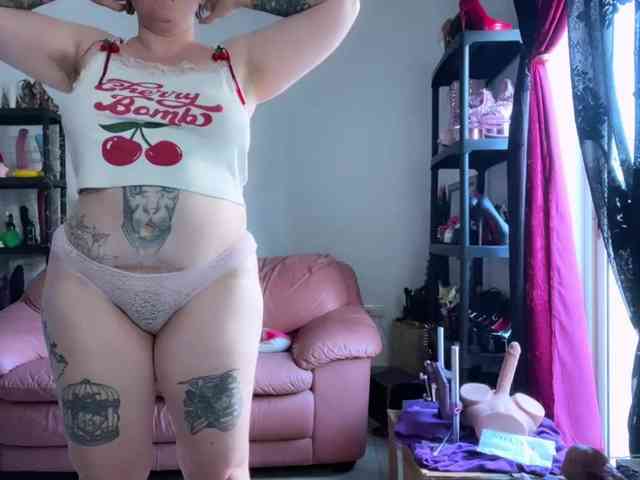 NylonQueen webcam