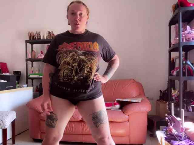 NylonQueen webcam