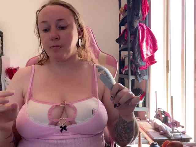 NylonQueen webcam
