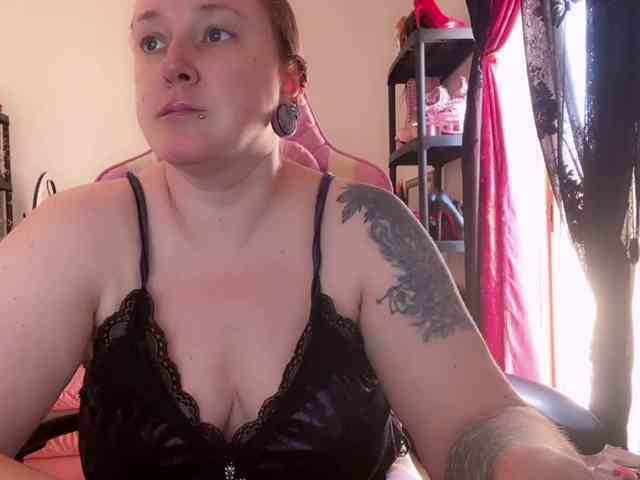 NylonQueen webcam