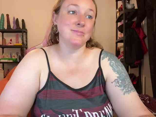 NylonQueen webcam