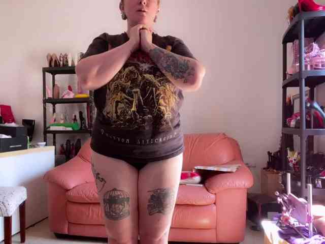 NylonQueen webcam