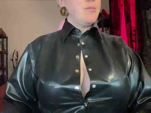 NylonQueen webcam