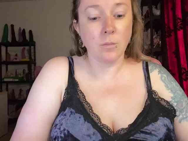 NylonQueen webcam
