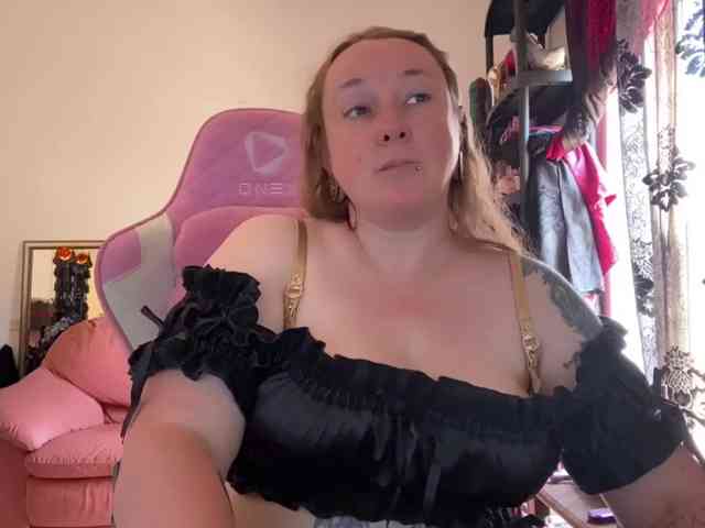 NylonQueen webcam