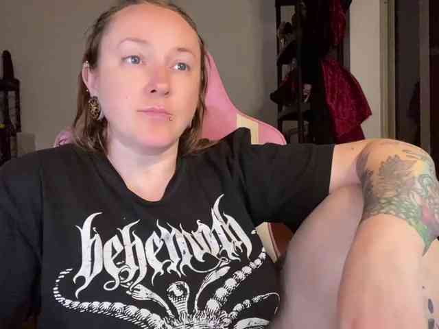 NylonQueen webcam