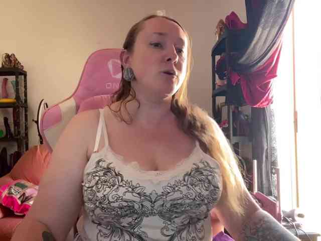 NylonQueen webcam