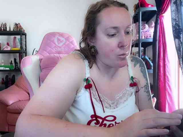 NylonQueen webcam