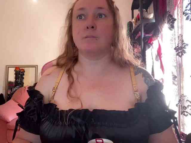 NylonQueen webcam