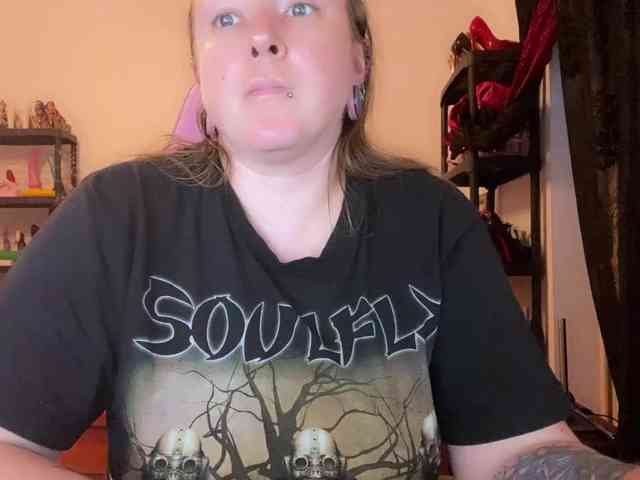 NylonQueen webcam