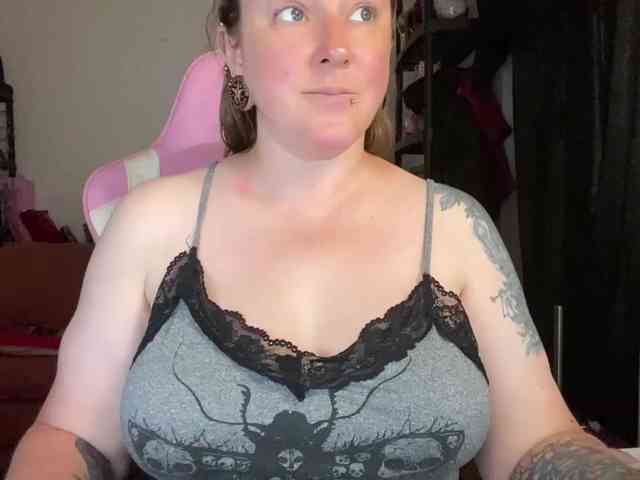 NylonQueen webcam