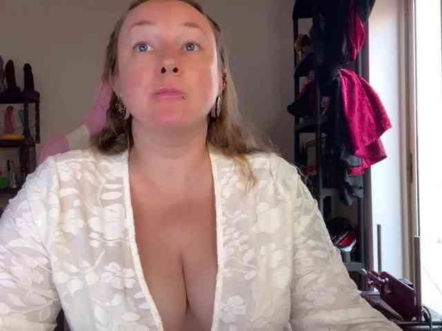 NylonQueen webcam