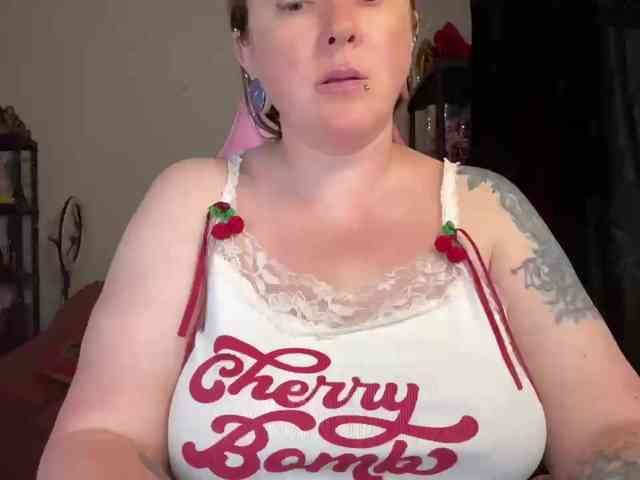 NylonQueen webcam