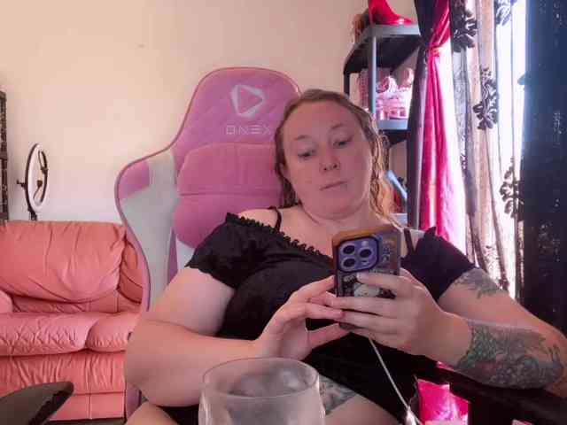 NylonQueen webcam
