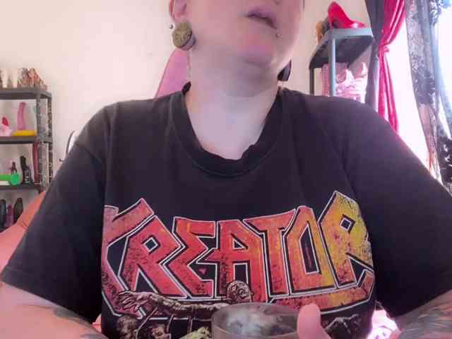 NylonQueen webcam