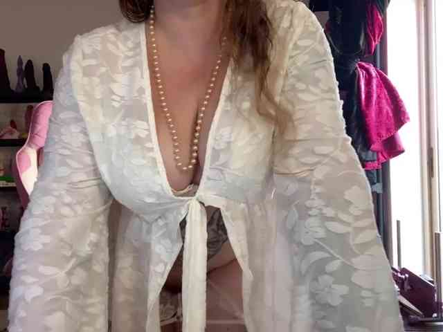 NylonQueen webcam