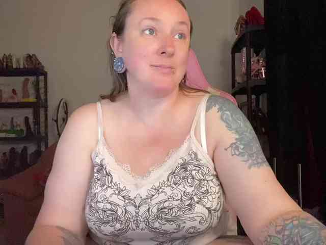 NylonQueen webcam