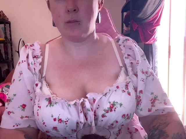 NylonQueen webcam