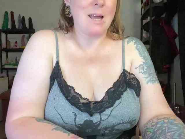 NylonQueen webcam