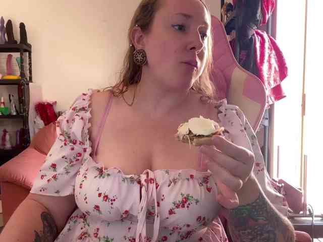 NylonQueen webcam