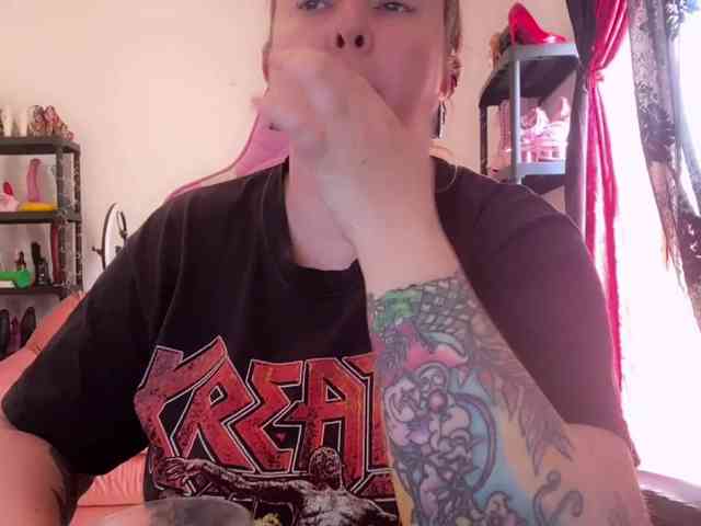 NylonQueen webcam