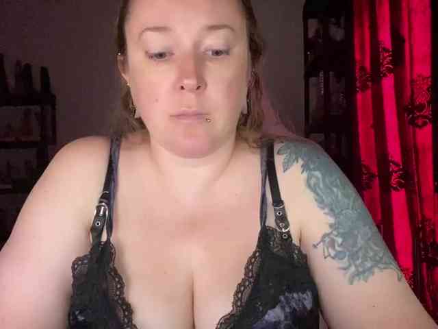 NylonQueen webcam
