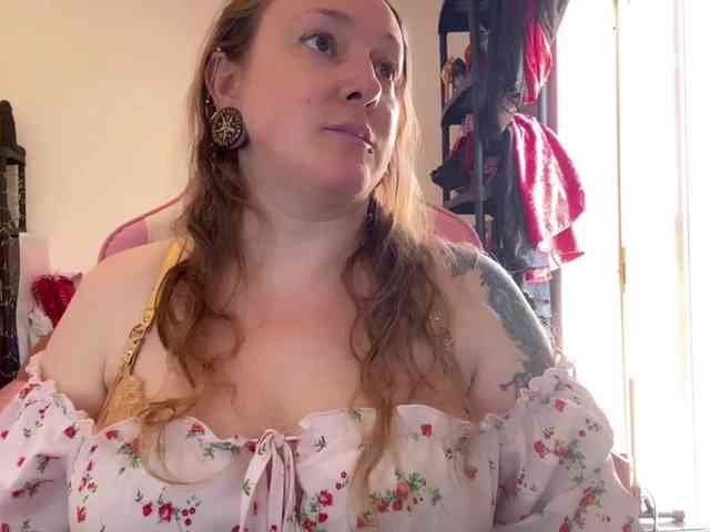 NylonQueen webcam