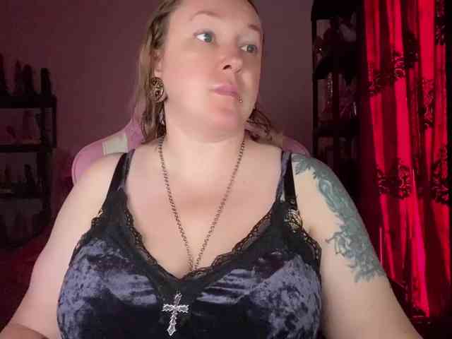 NylonQueen webcam