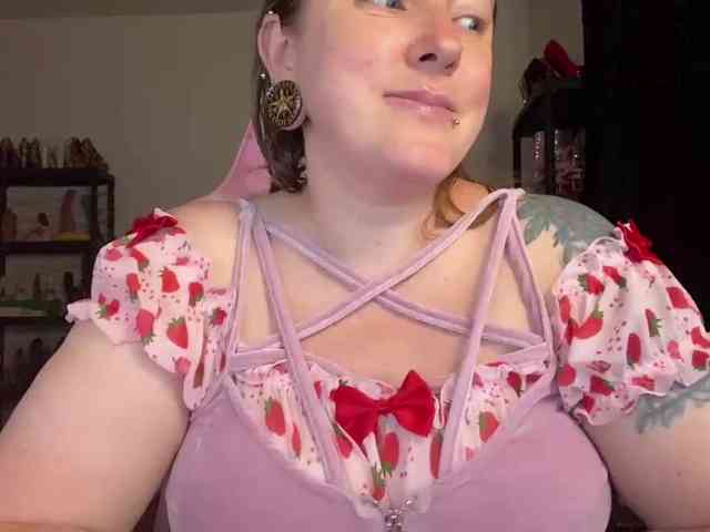 NylonQueen webcam