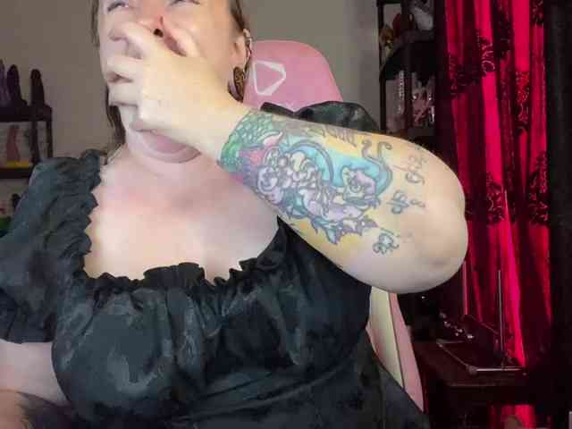 NylonQueen webcam