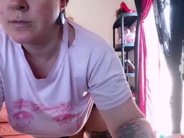 NylonQueen webcam