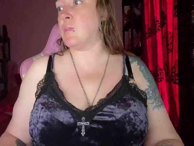 NylonQueen webcam